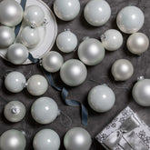 Conjunto de Bolas Natalinas Brancas em Vidro (24 Peças)