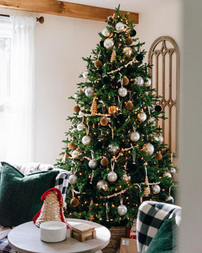 Árvore Rubi Dourado com 800 Luzes Quentes