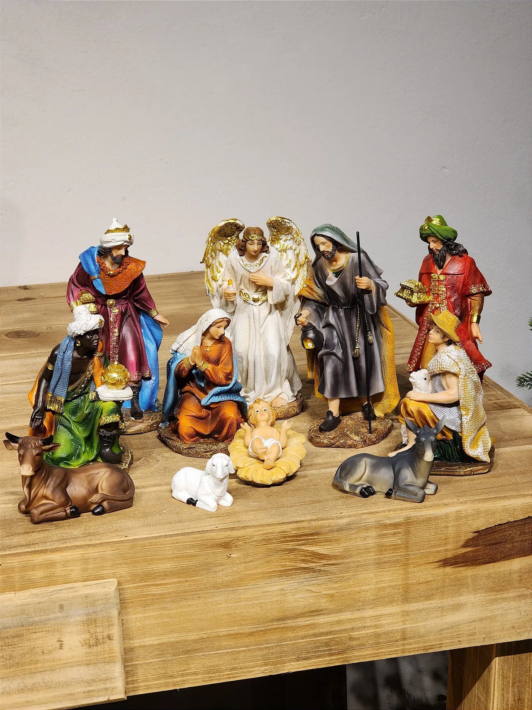 Presépio em Resina Colorido • 11 Peças • 18,5cm
