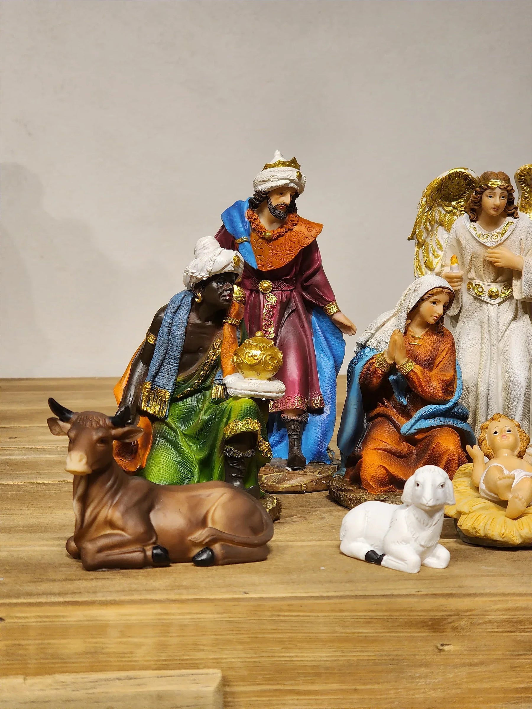 Presépio em Resina Colorido • 11 Peças • 18,5cm